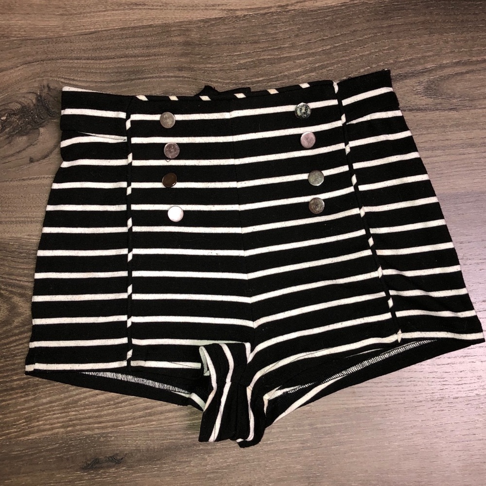 STRIPED HIGH WAISTED FORA SAILOR SHORTS